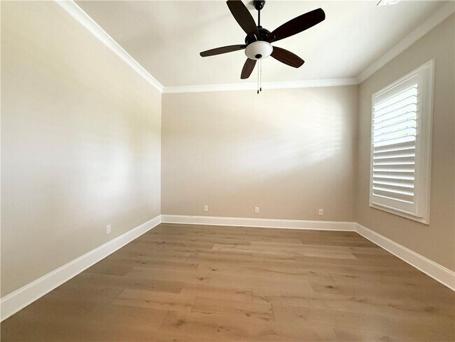 Foto del edificio - 6220 Bellmoore Park Ln