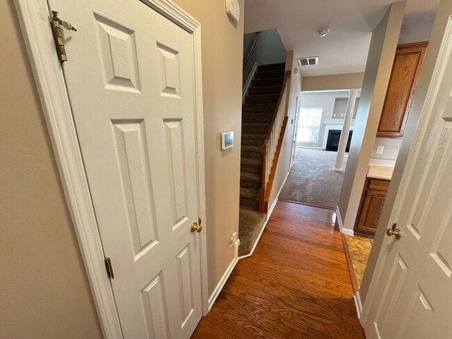 Building Photo - For Rent: Freshly Updated 3BR Townhome in ...