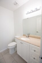 Building Photo - 2627 The Highlands Dr