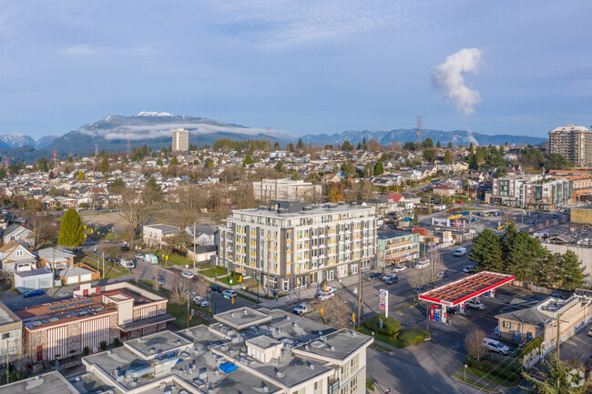 Building Photo - The Heights