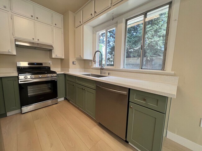 Building Photo - BEAUTIFULLY REMODELED HOME W/ HUGE OUTBUILDING!!