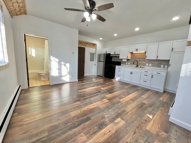 Foto del edificio - Spacious Studio for rent near Downtown Sioux Falls!