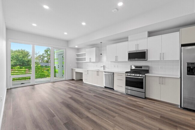 Foto del edificio - 4004 Banister Ln