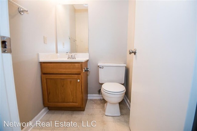 Building Photo - 2019 Pleasant View Dr