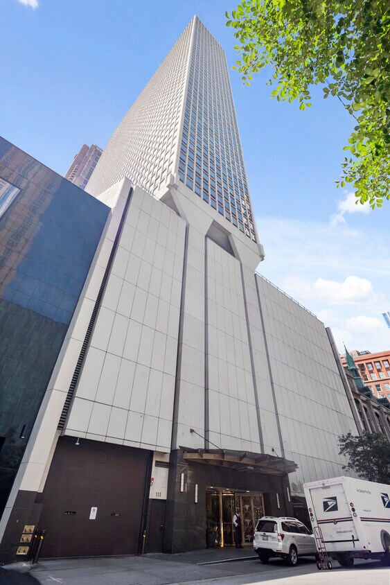 Foto principal - 111 E Chestnut St