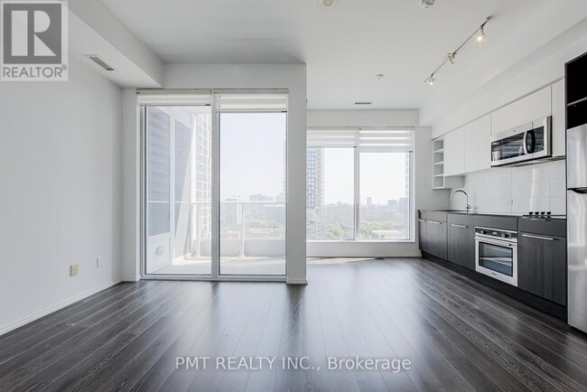 Building Photo - 68 Shuter St