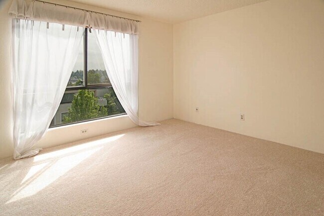 Foto del edificio - 3700 26th Pl W
