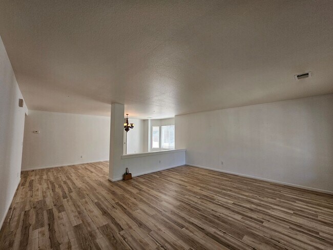Foto del edificio - Massive and Expansive 5 Bedroom Green Vall...