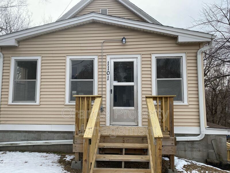 Primary Photo - 1101 Bancroft St