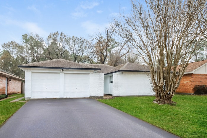 Primary Photo - 6615 Brookgate Dr