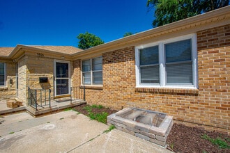 Building Photo - 5806 Western Ave