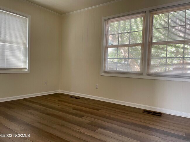 Building Photo - 65 McIntyre Rd