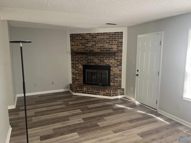 Building Photo - 317 Chateau Dr SW