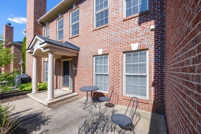 Foto del edificio - 5706 Hampshire Ln