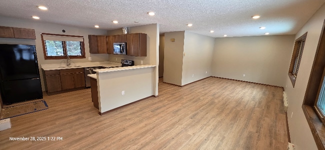 Foto del edificio - 754 Paperjack Dr