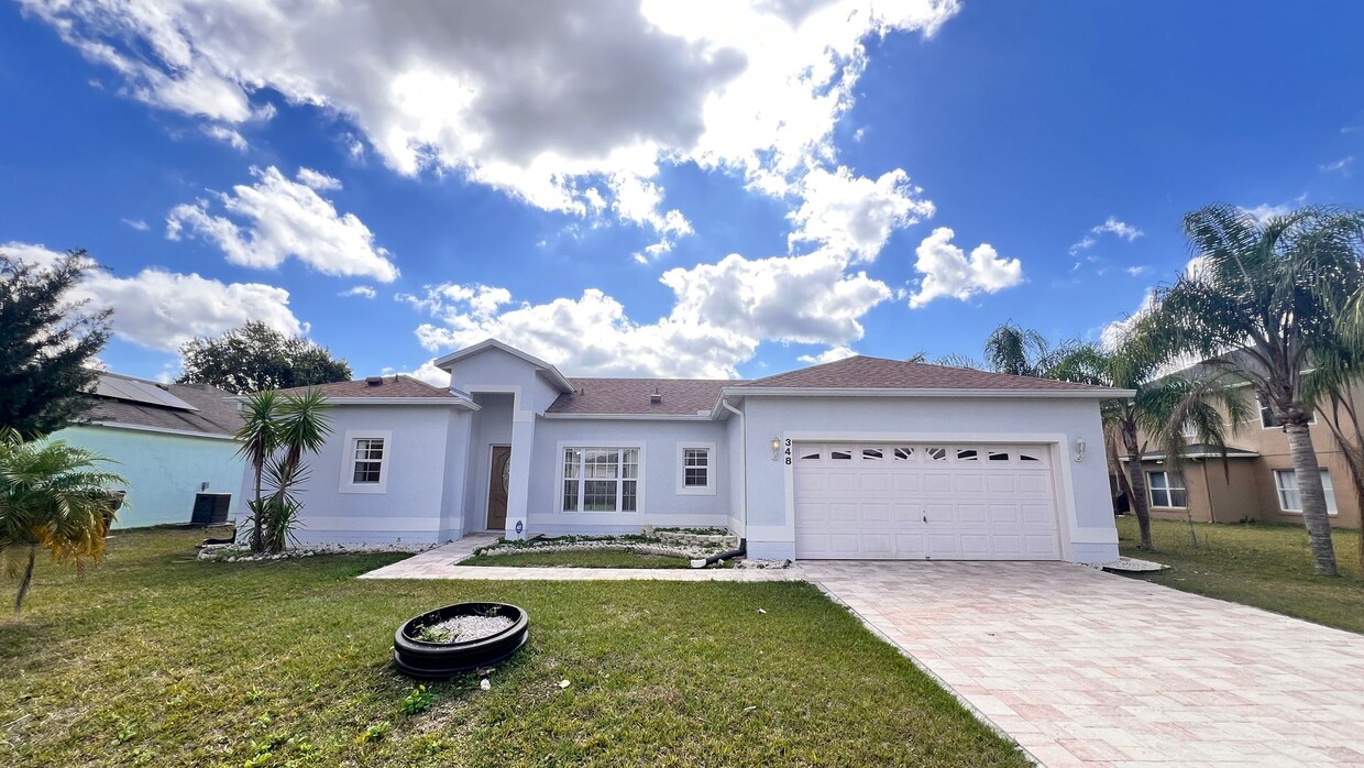 Foto principal - Spacious 4-Bedroom Home in Kissimmee!