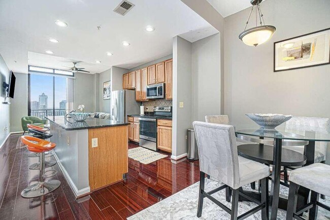 Foto del edificio - 3040 Peachtree Rd NW