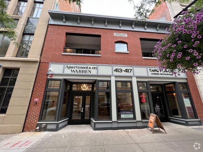 Building Photo - 413 S Warren St