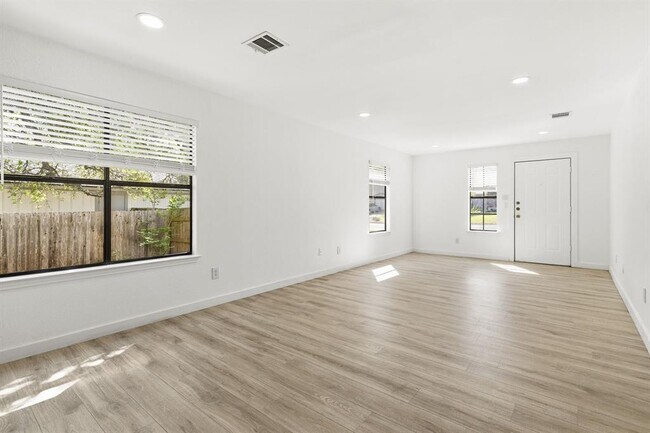 Foto del edificio - 1707 Yucca Ln