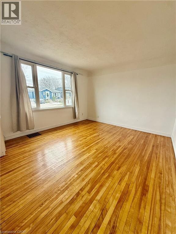 Photo du bâtiment - 194 E 15th St