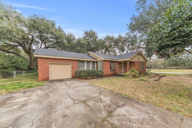 Foto del edificio - Charming 3 bed, 1 bath house!