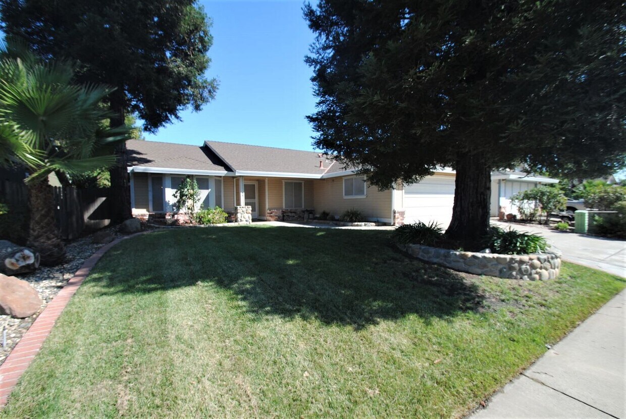 Primary Photo - 1025 Old Mill Cir