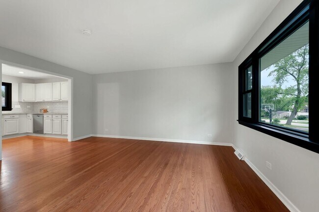 Building Photo - Charming 3BR House in Wheaton