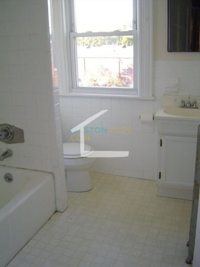 Building Photo - Single-Family House for Rent in Allston, Walk to BU Campus, In-Unit Washer and Dryer, Parking for...