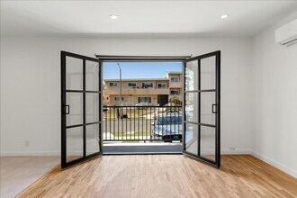 Building Photo - 652 Hayworth Ave