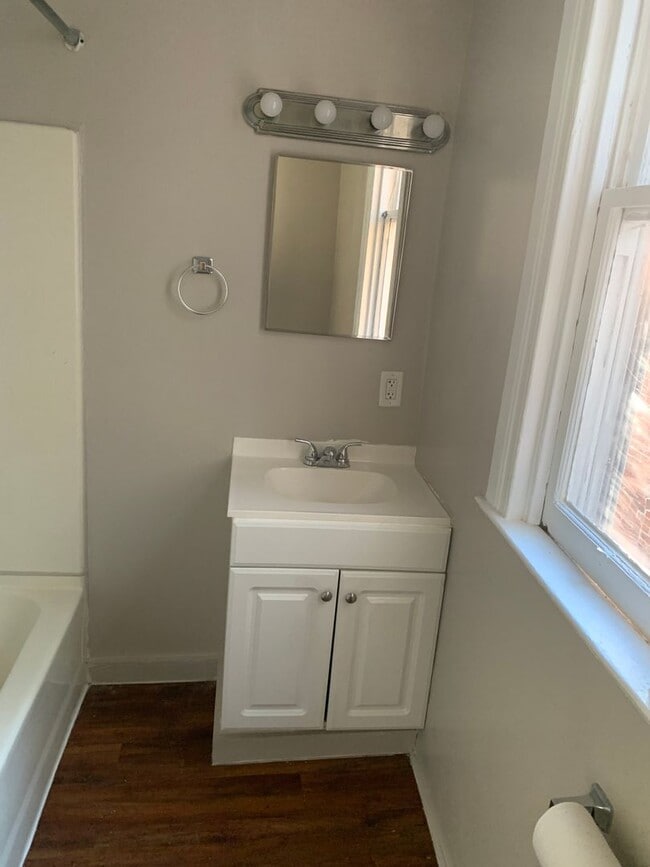 Building Photo - Coming Soon! 2nd Floor 1 Bedroom York City