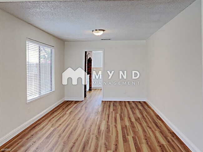 Building Photo - 4 br, 3 bath House - 800 Valencia Dr