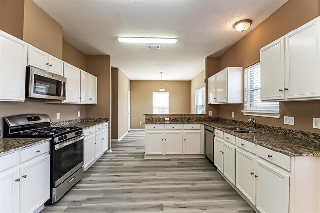 Foto del edificio - 3602 Greenleaf Lodge Ln