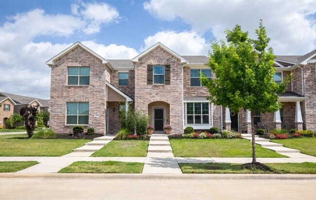 Photo - 2308 Davenport Dr House