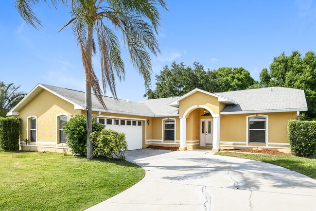 Building Photo - 2318 Sweetwater Blvd