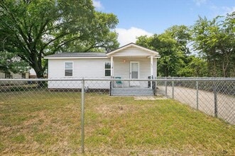 Building Photo - 805 Ronald St