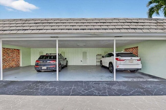 Building Photo - 324 Orange Tree Dr