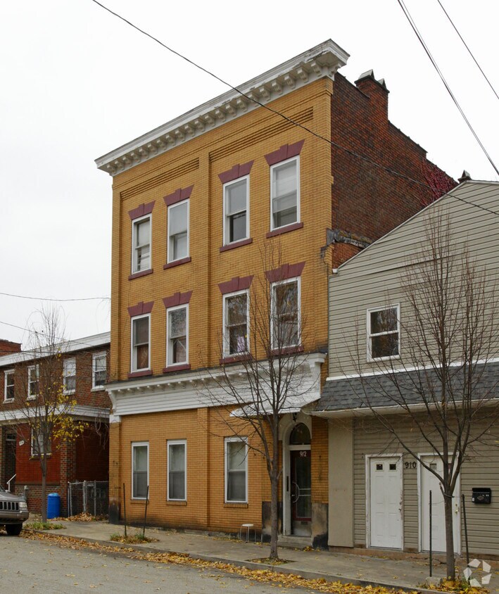 Building Photo - 912 Portland St