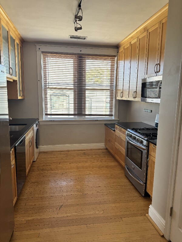 Building Photo - 5145 Shaw Ave