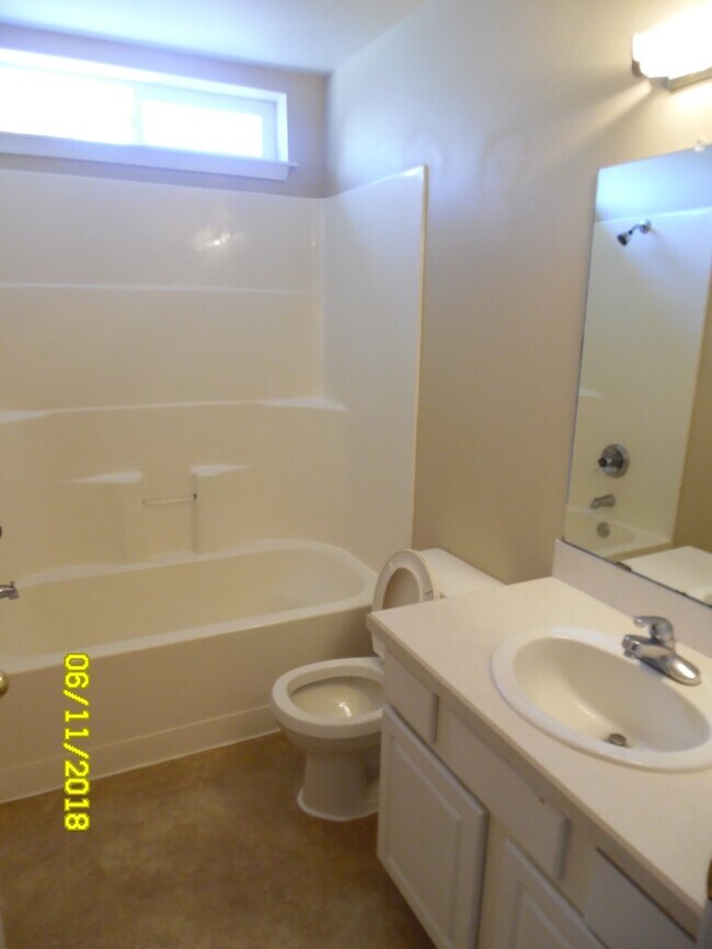 Foto del edificio - 467 NW Meadows Dr