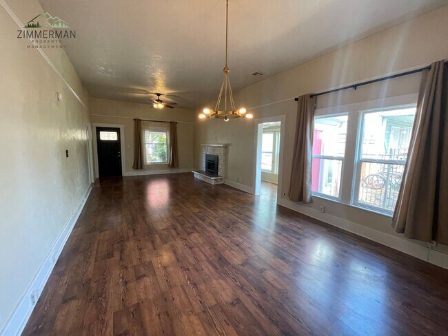 Building Photo - 2 br, 1 bath House - 627 B St