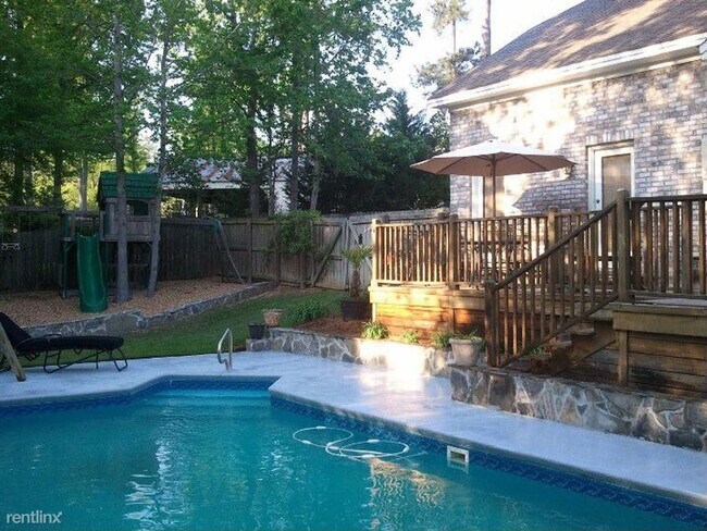 Building Photo - 4 br, 3.5 bath House - 104 White Tail Ct