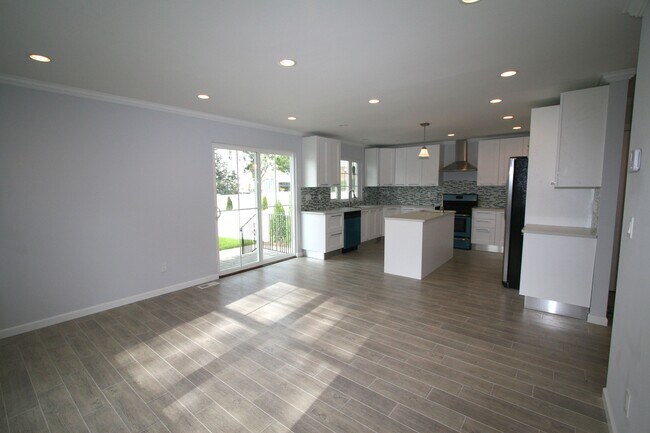 Building Photo - 41 Mohegan Ave