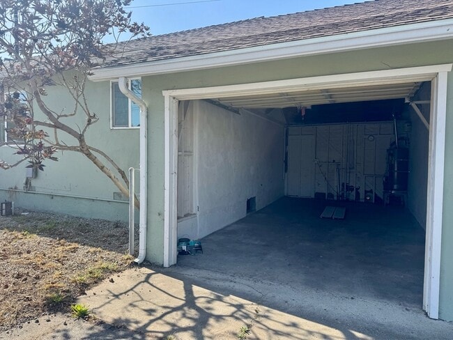 Building Photo - 2470 Hardy Dr