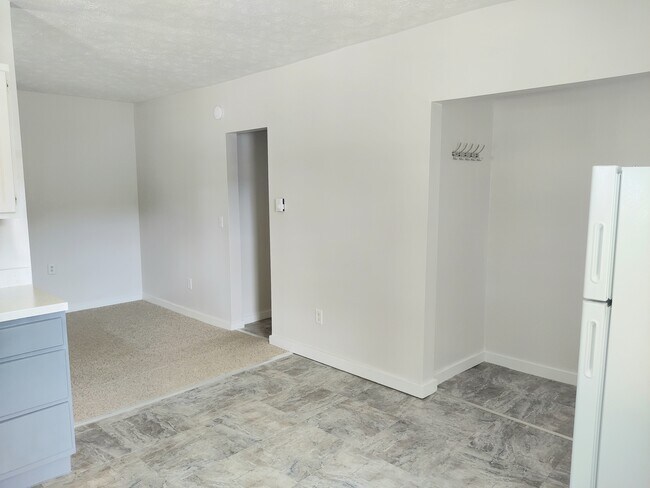 Living room - 20 Case Ave