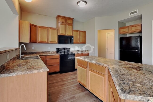 Building Photo - 676 Classic Ln