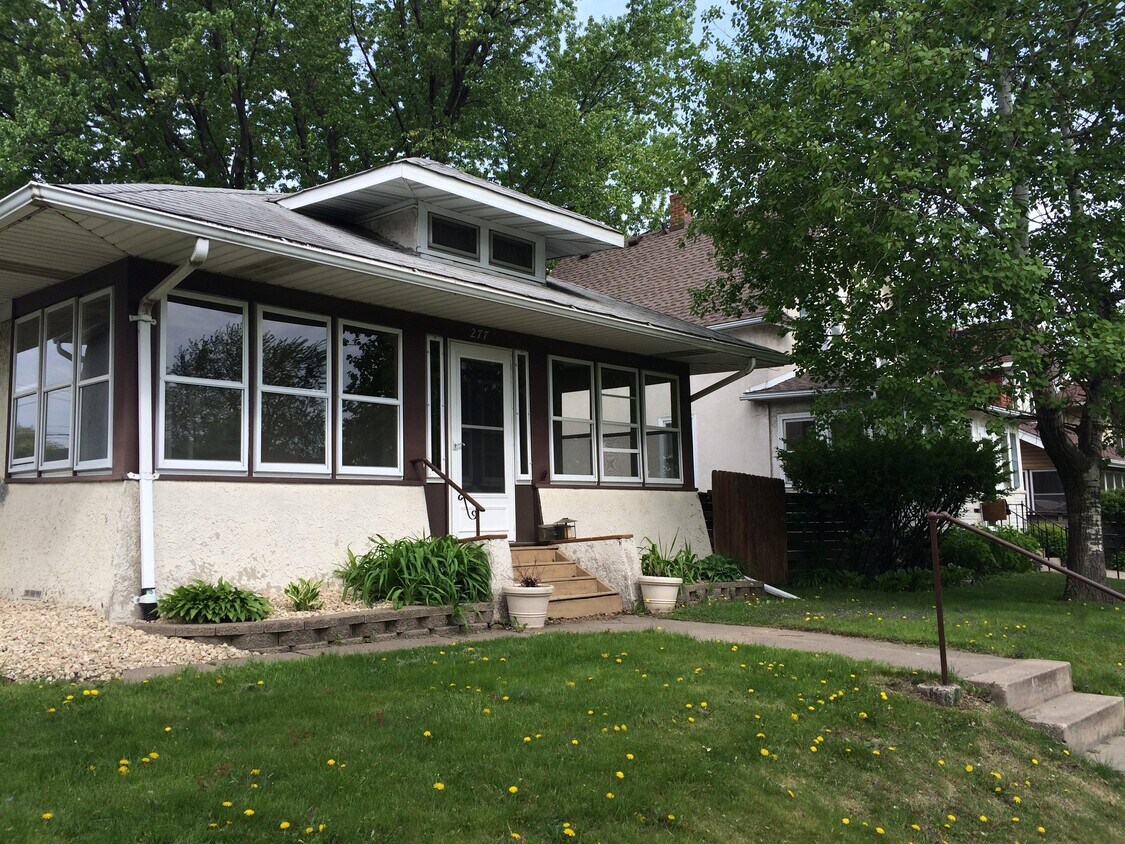 Foto principal - 277 Brimhall St