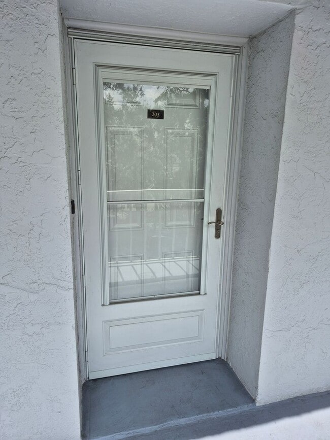Building Photo - 4939 Floramar Terrace