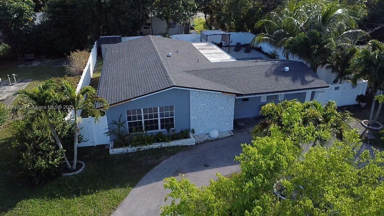 Foto principal - 4420 NW 30th Ct