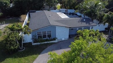 Building Photo - 4420 NW 30th Ct