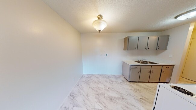 Building Photo - 9515-9100 100 Ave.